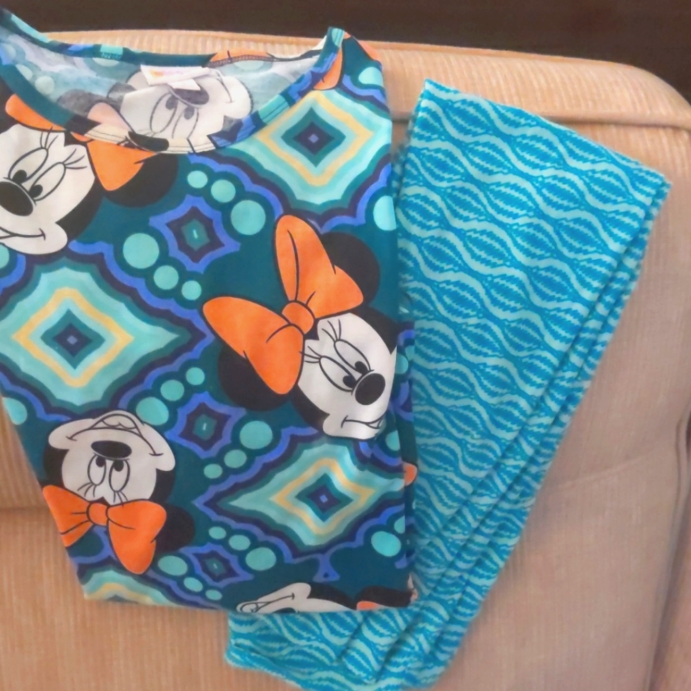 Disney Minnie Mouse leggings and top